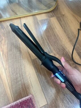 Black 1.25" Curling Iron with Clamp - Professional Styling Tool